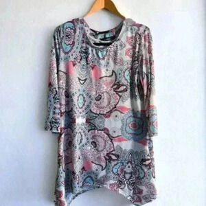 Women’s size large teal, pink, and white paisley polyester tunic.